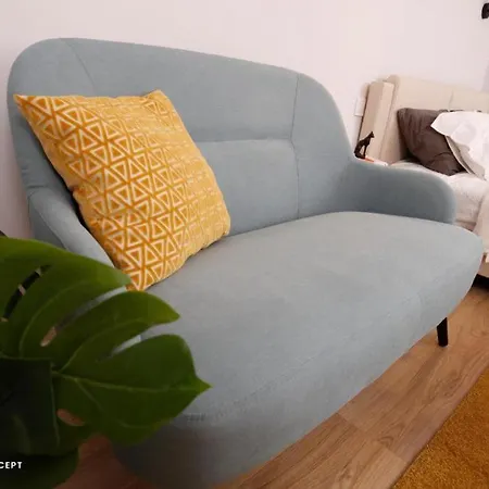 Wellcome Next To Metro Station *