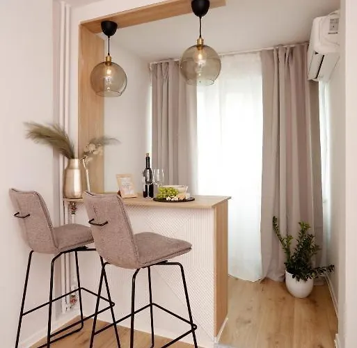 Wellcome Next To Metro Station *