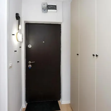 Wellcome Next To Metro Station *