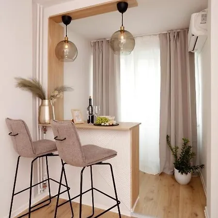 Wellcome Next To Metro Station *